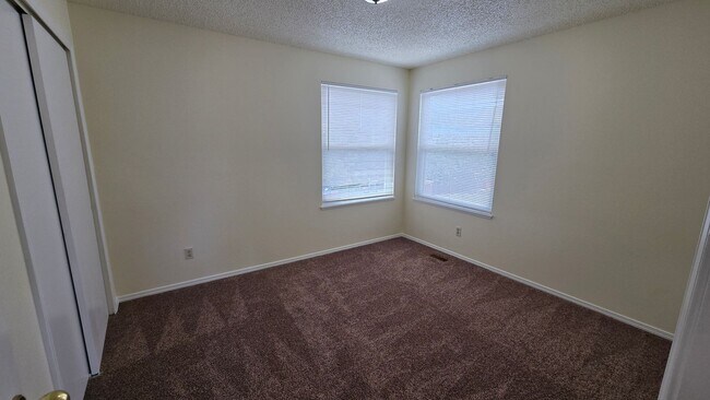Building Photo - 3855 Blazingwood Way
