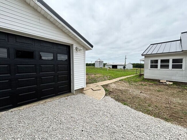 Building Photo - Charming Single-Family Home