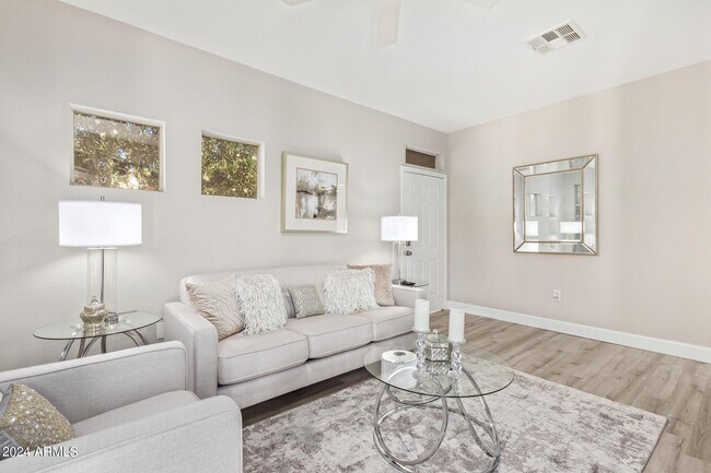 Building Photo - 11375 E Sahuaro Dr