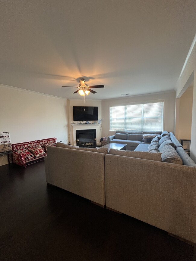 Building Photo - 1323 Weedon Dr