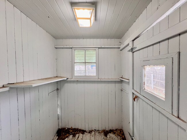 Building Photo - 3 Bedroom House