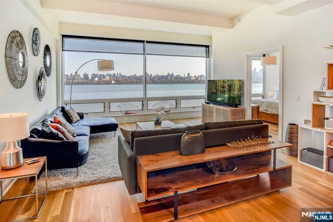 Building Photo - 9 Somerset Ln