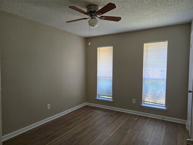 Building Photo - 2515 Maple Tree Ct