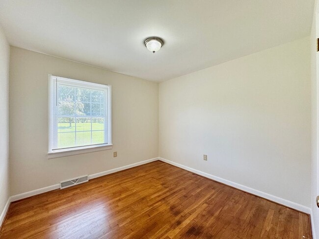 Building Photo - Southern Charm