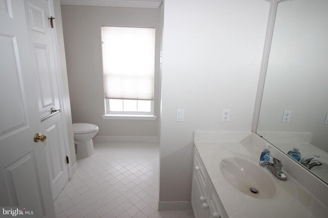 Building Photo - 1004 Julian Dr W