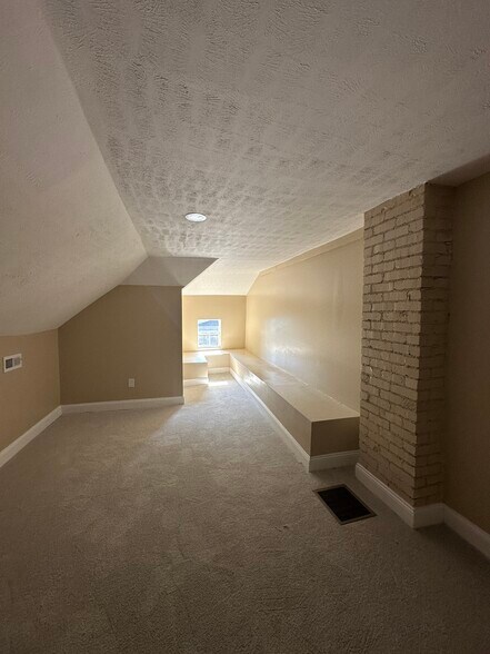 Building Photo - 3149 Ruckle St