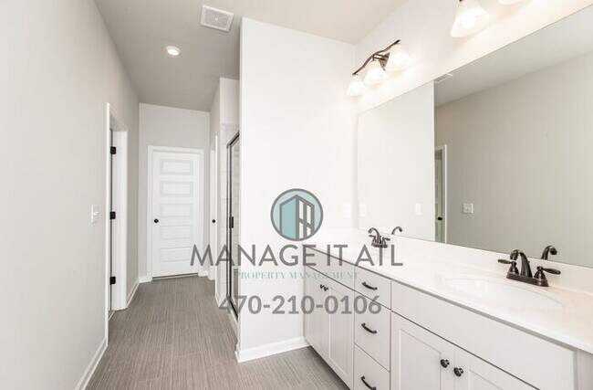 Building Photo - Elegant Townhouse in City of Buford School District!