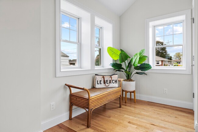 Building Photo - 18 Bel Aire Manor