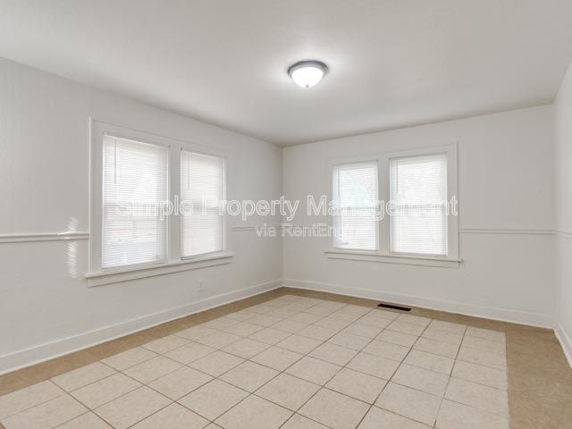 Building Photo - 2413 NW 12th St