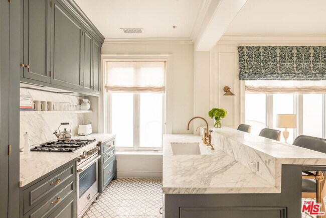 Building Photo - 1424 N Crescent Heights Blvd