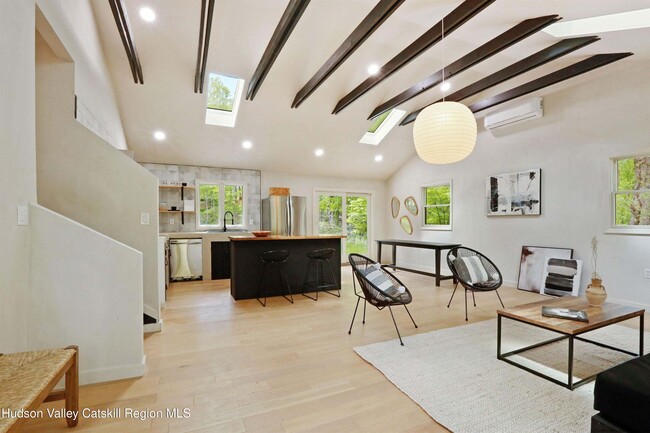 Building Photo - 13 Arnold Dr