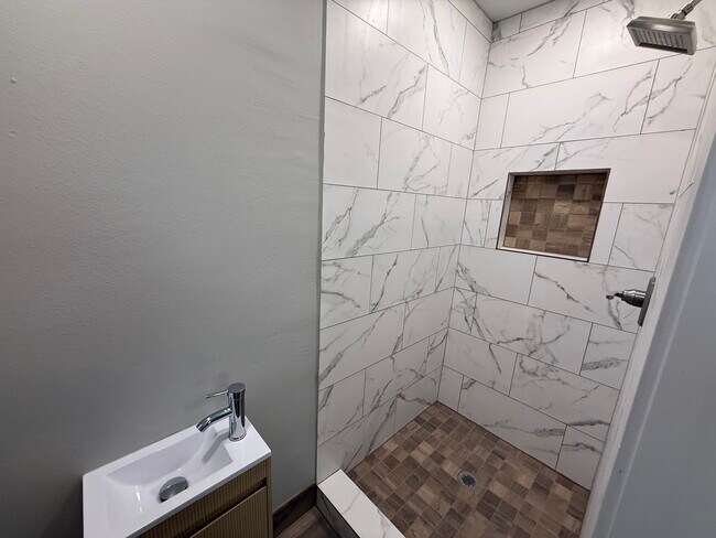 Building Photo - 3223 Cherrywood Ave