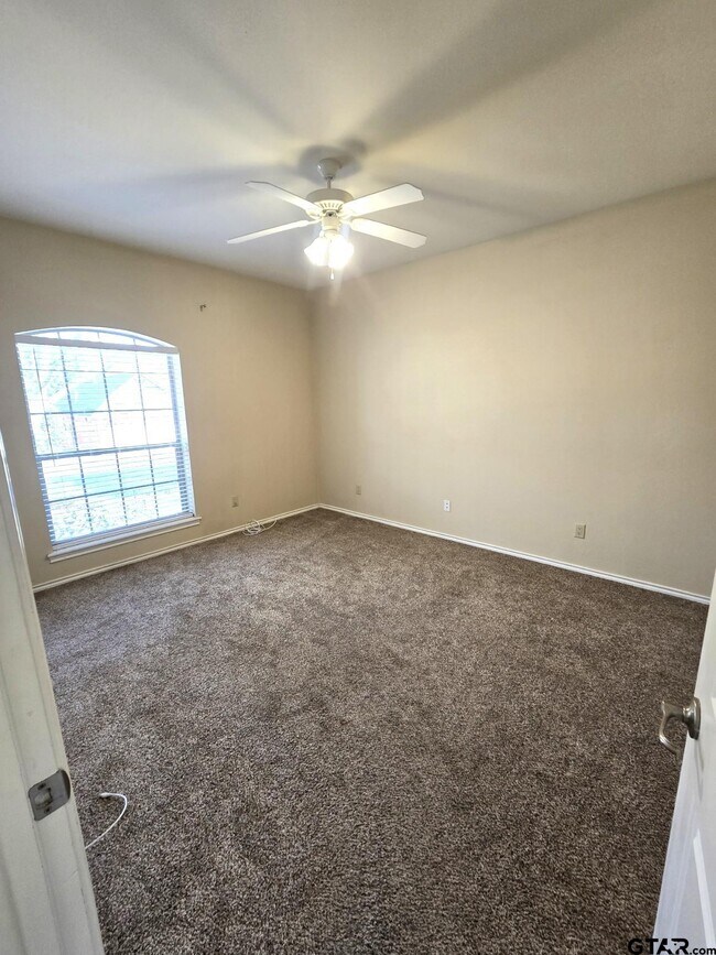 Building Photo - 5603 Thomas Nelson Dr