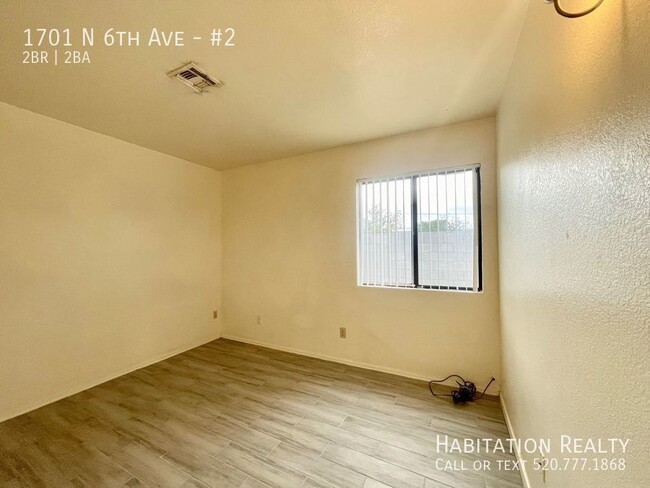 Building Photo - 2 bed/2 bath newly renovated! Easy biking,...