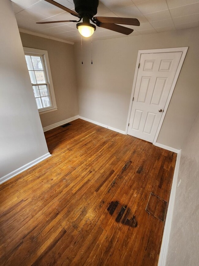 Building Photo - Spacious 3-Bedroom, 1-Bathroom Home AVAILABLE NOW!!