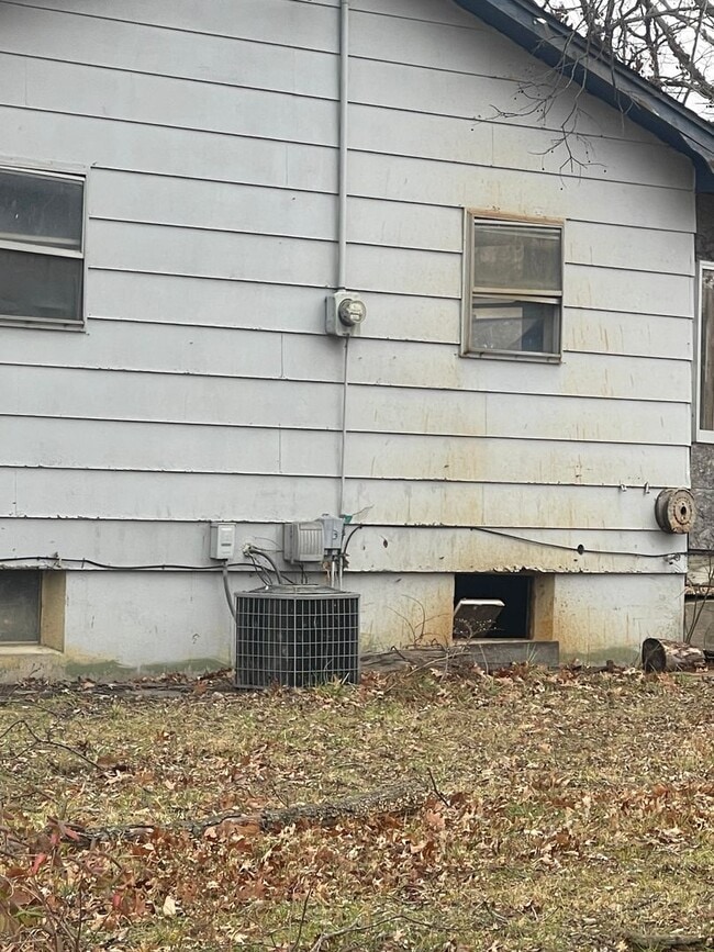 Building Photo - WELLSVILLE - 3 BR split level with Attache...
