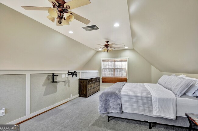 Building Photo - 300 Briarwood Rd