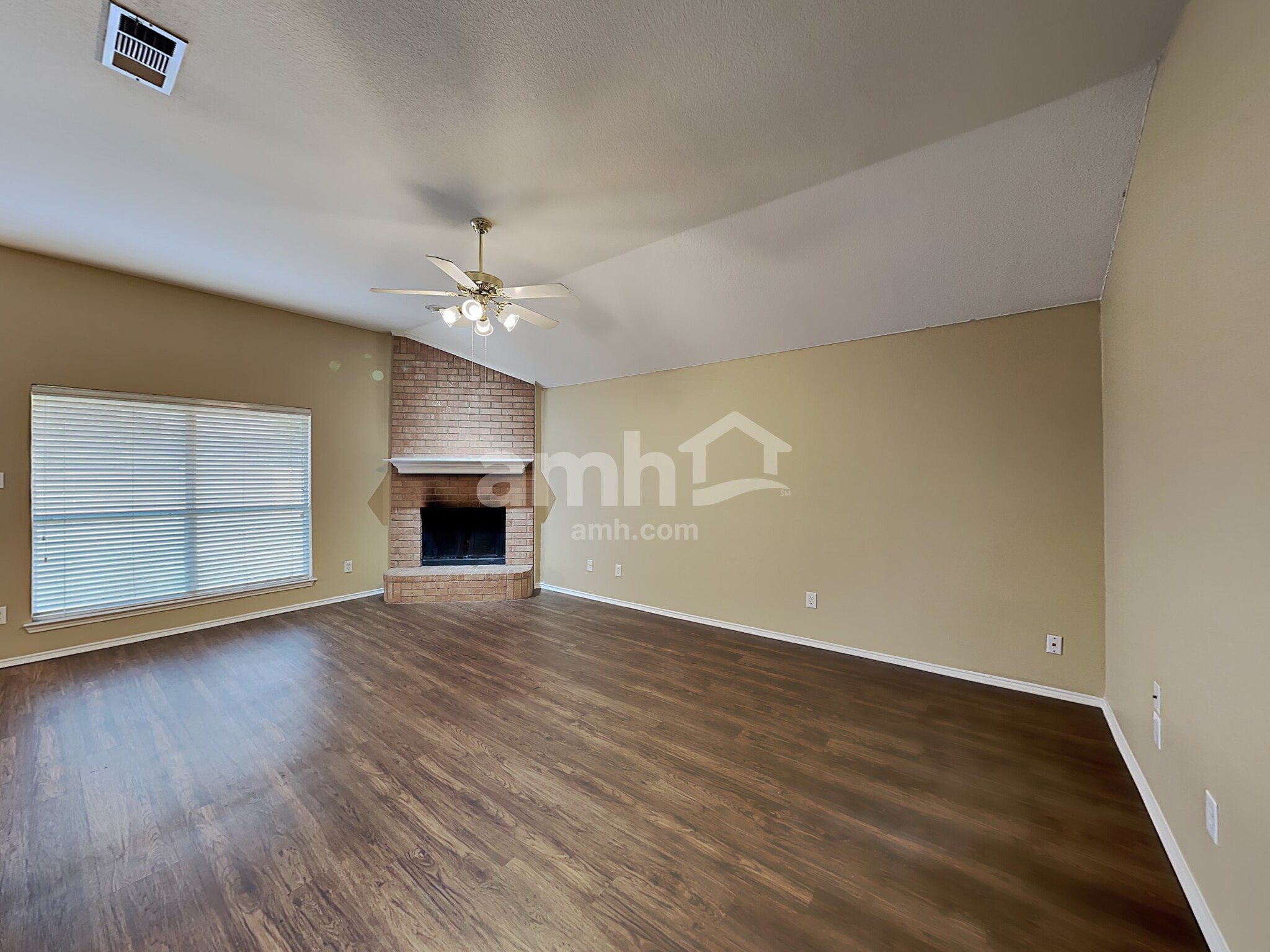 Building Photo - 476 Round Rock Dr