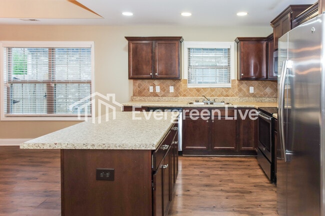 Building Photo - 3013 Monterey Dr SW