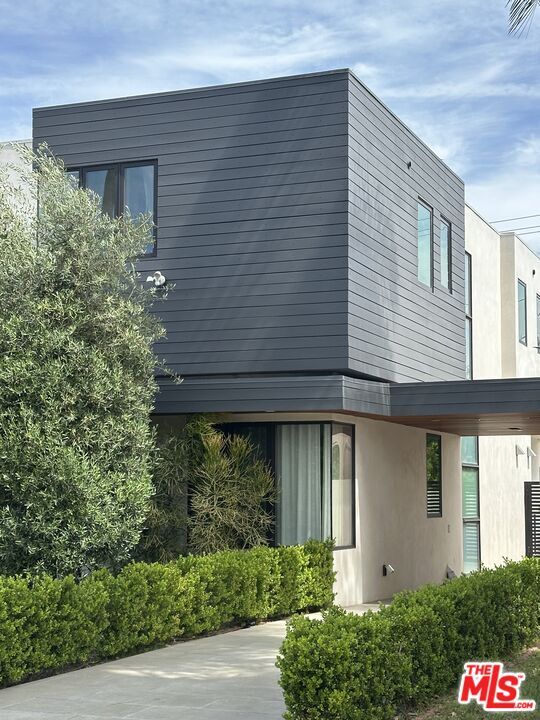 Building Photo - 312 S Palm Dr