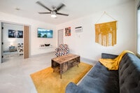 Building Photo - 847 NE 16th Ave