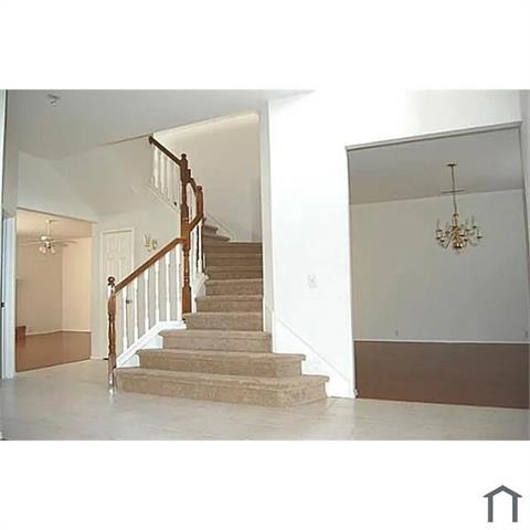 Building Photo - 1310 Pinehurst Dr