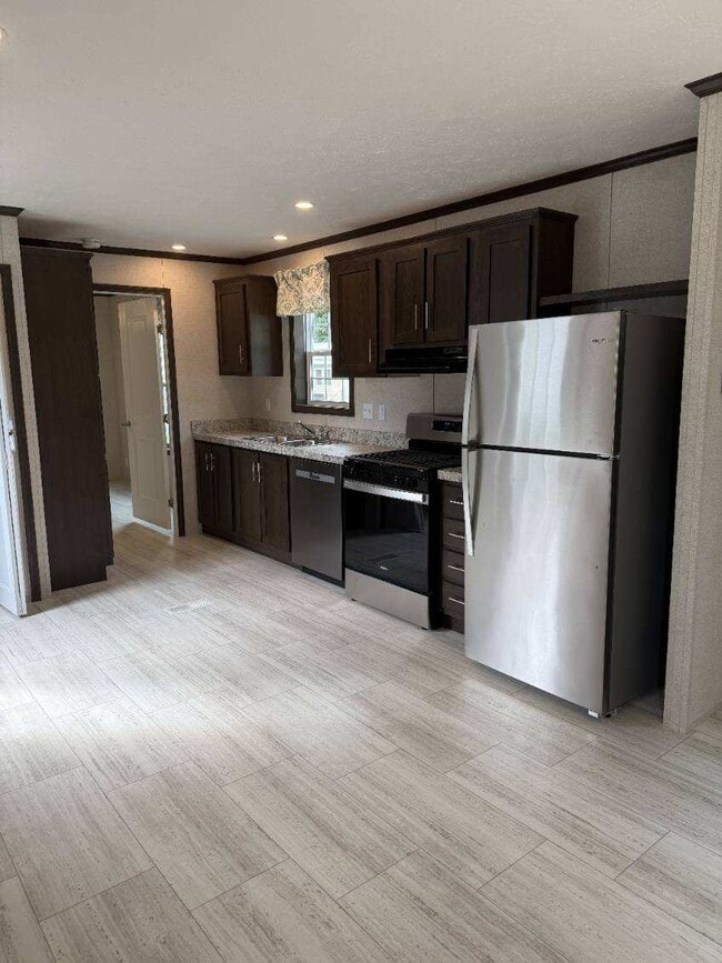 Building Photo - 25 Austin Dr