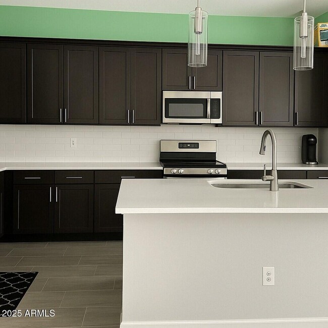 Building Photo - 2516 E King Bird Dr