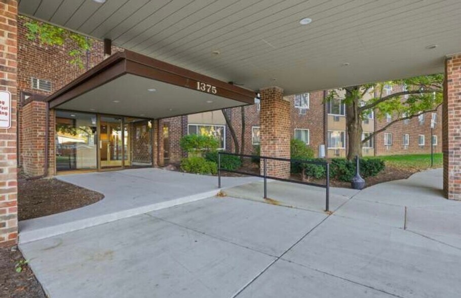 Building Photo - 1375 Rebecca Dr