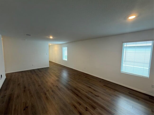 Building Photo - 296 Agate Clf Dr