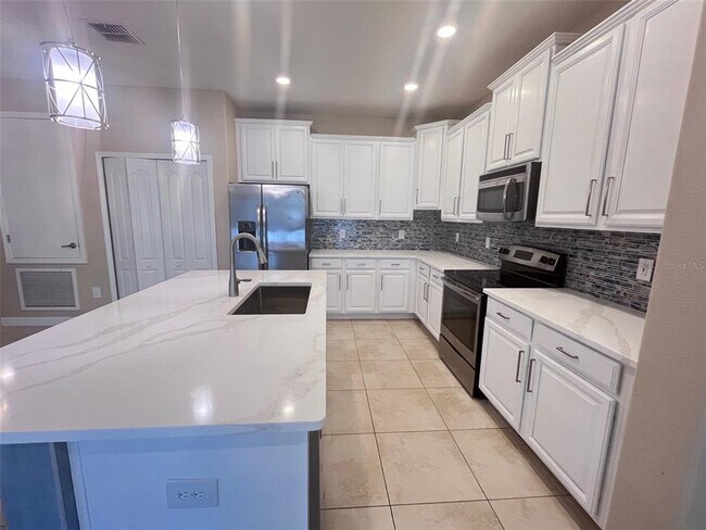 Building Photo - 15150 Evergreen Oak Loop