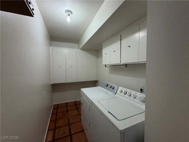 Building Photo - 908 Vegas Valley Dr