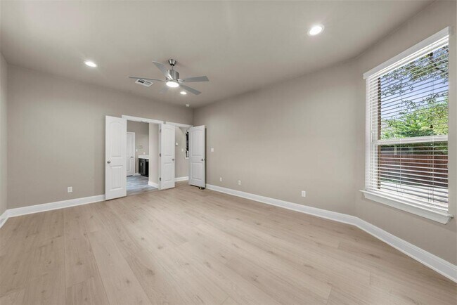 Building Photo - 4401 Trinity Woods St