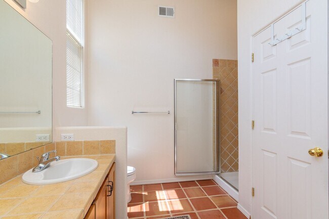 Building Photo - Single Level 3 Bedroom 2.5 Bath home in De...