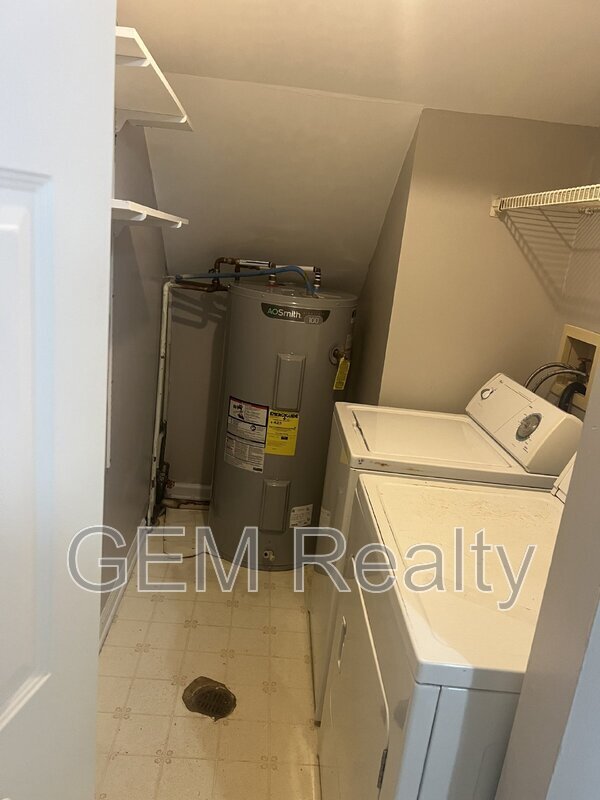 Building Photo - 2214 Hamway Dr