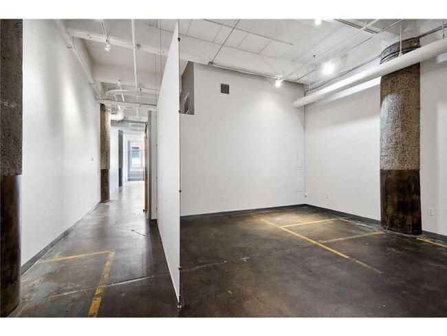 Building Photo - 700 N Washington Ave