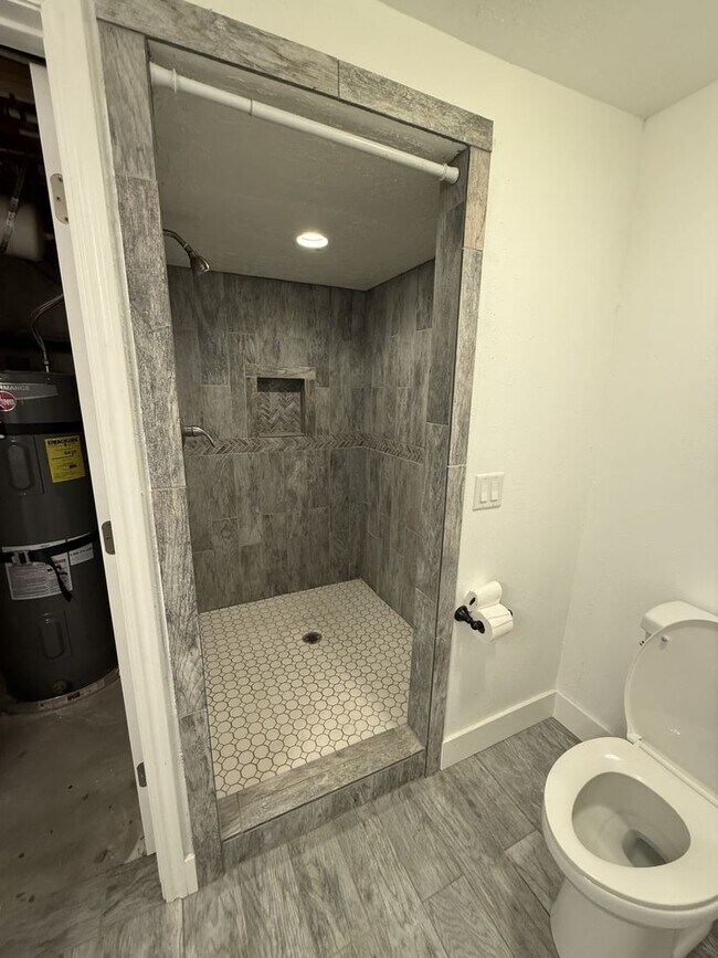 Building Photo - Gorgeous Basement Apartment in Moroni