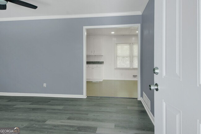 Building Photo - 137 Hillcrest Dr SE