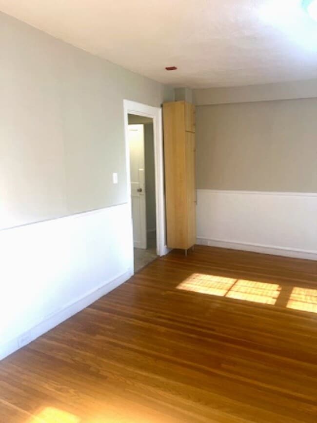 Building Photo - 363 Waterman Ave