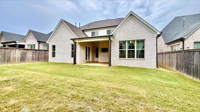 Building Photo - 10012 Adagio Cv