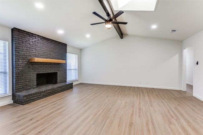 Building Photo - 2822 Clear Springs Dr