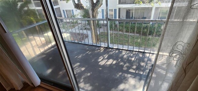 Building Photo - 2190 NE 68th St