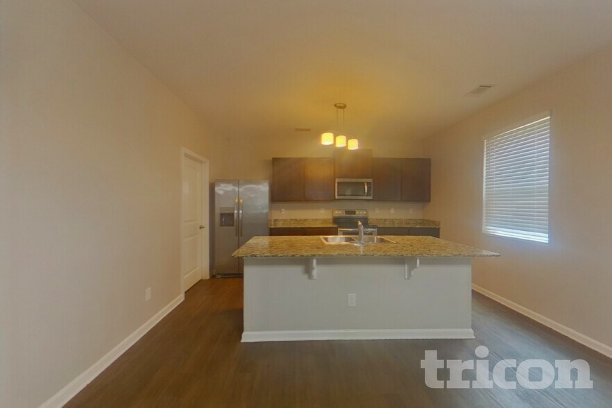 Building Photo - 1008 Eldon Ln