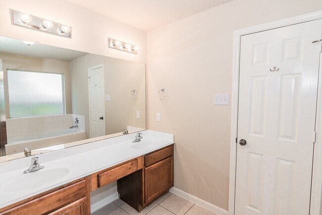 Building Photo - 5131 Birch Manor Ln