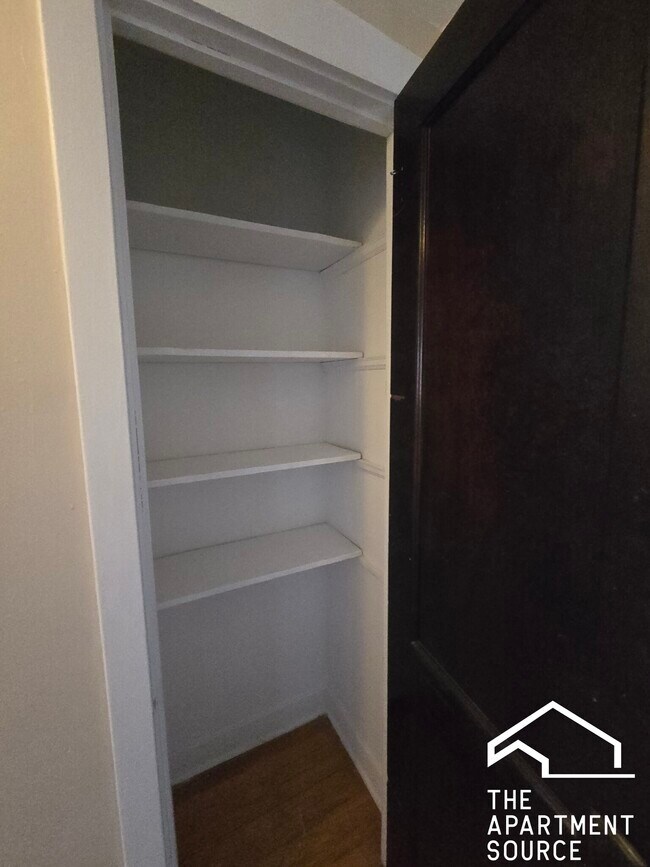 Building Photo - 5133 N Damen Ave