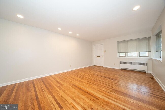 Building Photo - 1457 Manoa Rd