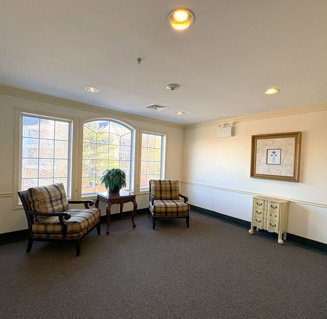 Building Photo - Spacious and Stylish 2 bedroom, 2 bath condo is desirable Coachman's Ridge complex