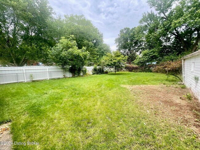 Building Photo - 1096 Forest View Dr