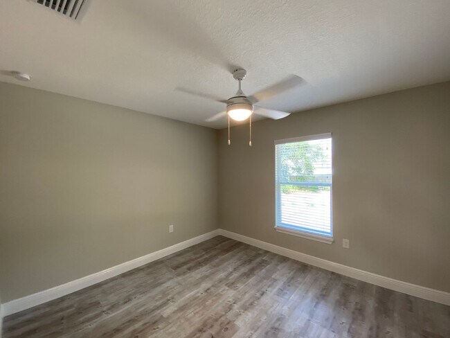 Building Photo - Custom Home - Desirable SE Ocala Neighborhood 3/2/2 **Won't Last**