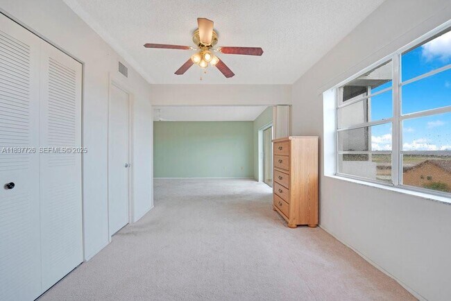 Building Photo - 2998 Sunrise Lakes Dr E